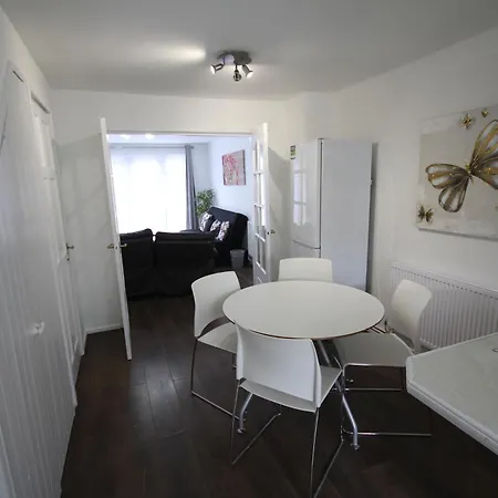 Charnwood Place Hillingdon Exterior photo